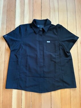 FIGS Pilar Black Short-Sleeve Button Scrub Top